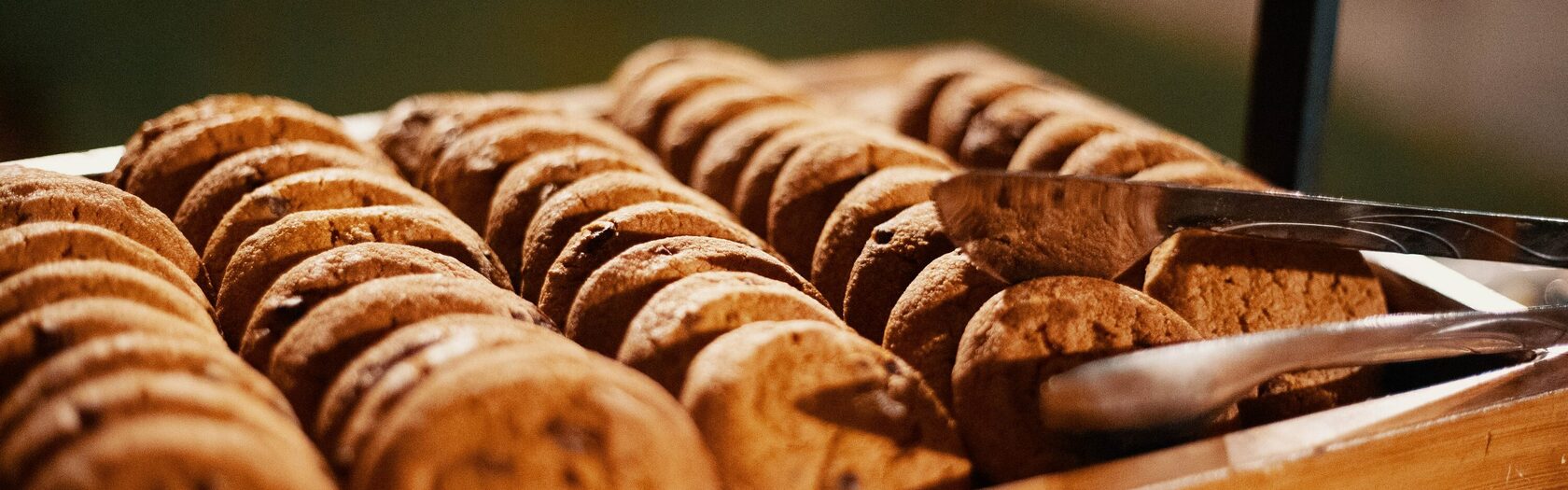 selective-focus-photography-of-baked-cookies-with-gray-1546890